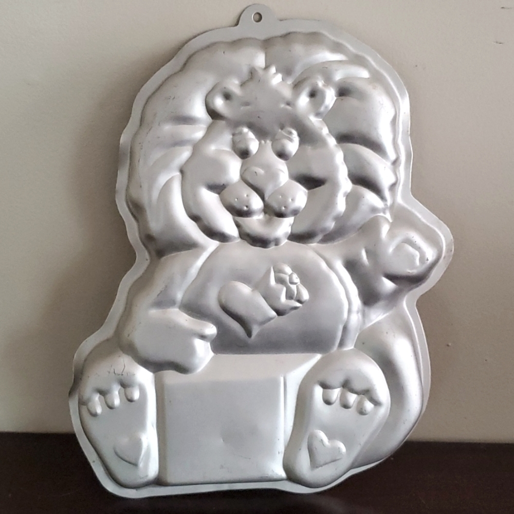 Vintage Care Bear Cousins Brave Heart Lion 1984 Cake Pan.